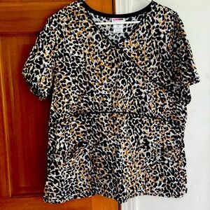 EUC! Scrubstar Cheetah Print women’s scrub top, size L!